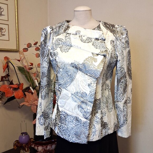 NWOT NESS Women’s Unique Design Well Tailored Light Gray White Printed Jacket 8 - Picture 1 of 10